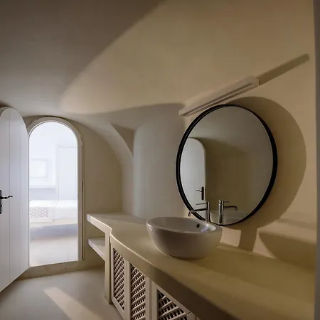 Kamares (adults Only) * Fira (Santorini)