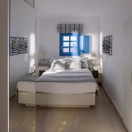 Kamares (adults Only) * Fira (Santorini)