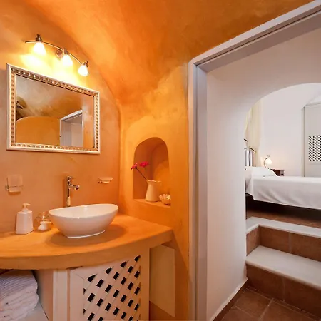 Kamares (adults Only) * Fira (Santorini)